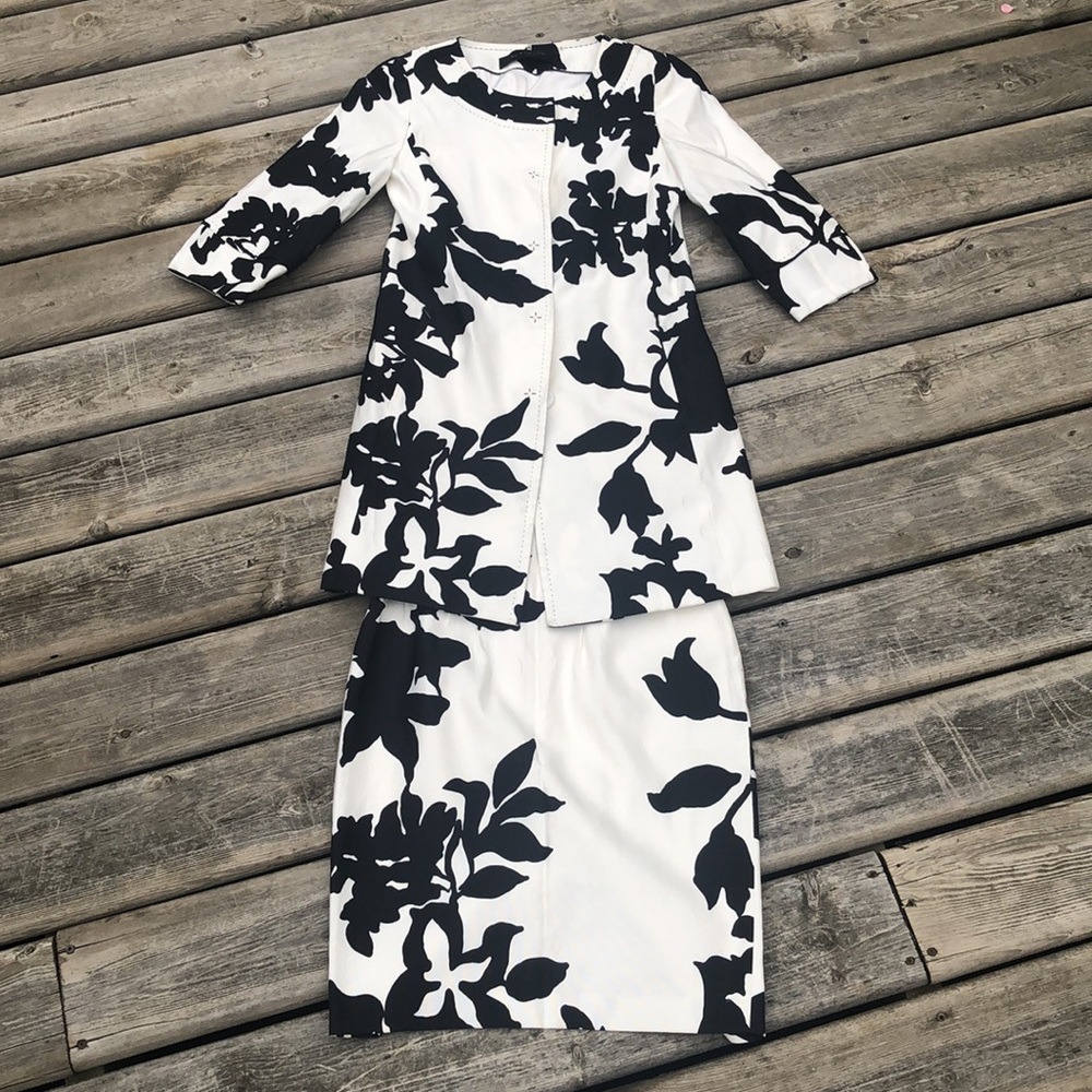 Elie Tahari 2piece Skirt and Jacket Suit